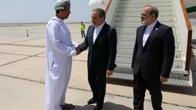 لحظة وصول وزير الخارجية الإيراني لإجراء المحادثات مع واشنطن
