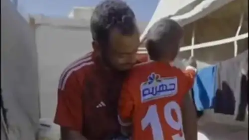 طفل فلسطين يرتدي تيشيرت أفشة