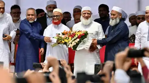 الاحتفال بإطلاق سراح الزعيم أ.ت.م. أزهر الإسلام من السجن.