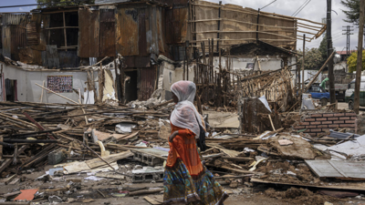 آثار الدمار الذي لحق بالمنازل جراء الزلزال