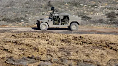 مركبة تابعة للجيش الإسرائيلي في المنطقة العازلة مع سوريا