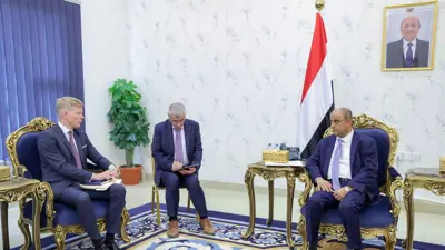 رئيس الوزراء اليمني مستقبلًا المبعوث الأممي