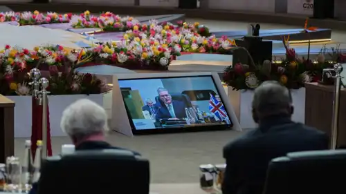 خلال الجلسة الأولى لقمة العشرين