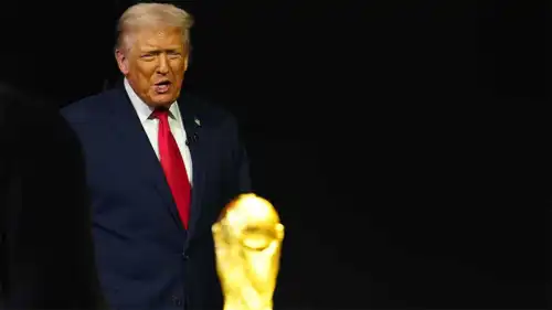 الرئيس الأمريكي ترامب أمام كأس العالم