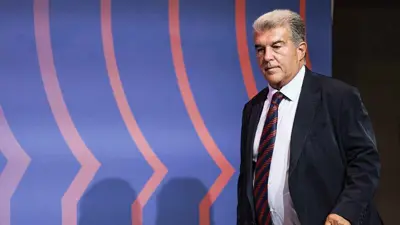 خوان لابورتا رئيس نادي برشلونة الإسباني