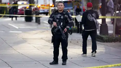 عناصر أمنية في موقع الهجوم