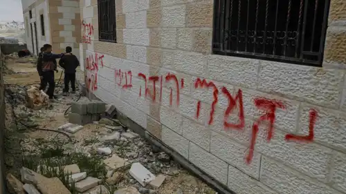 شعارات عنصرية خطها مستوطنون على مبان في الضفة الغربية