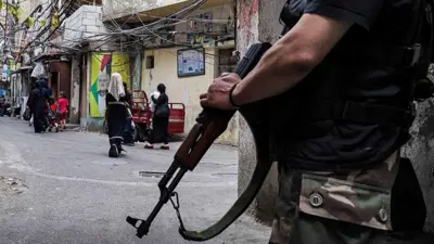 سلاح في مخيم فلسطيني في لبنان