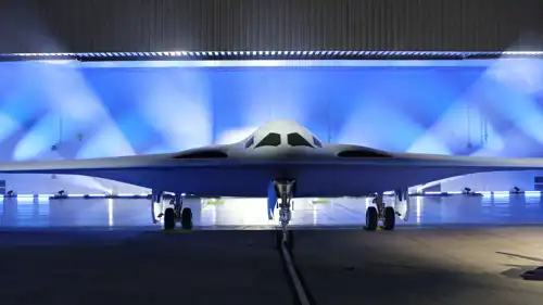 القاذفة الأمريكية الاستراتيجية (B-21 Raider) 