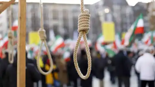 حبل مشنقة بانتظار إعدام أحد الجواسيس في إيران