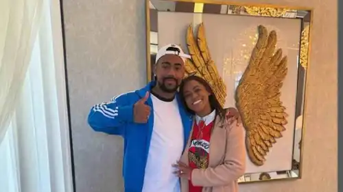 مالكوم نجم الهلال السعودي ووالدته