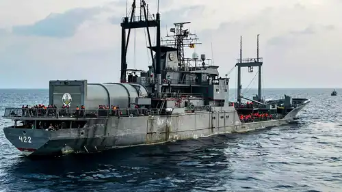 السفينة الإيرانية "آيريس بوشهر"