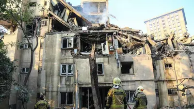 من آثارة غارة إسرائيلية في طهران