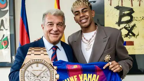 ساعة لامين يامال