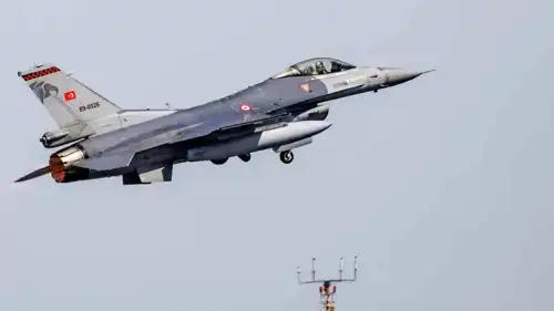 طائرة مقاتلة من طراز إف-16 تابعة للقوات الجوية التركية 