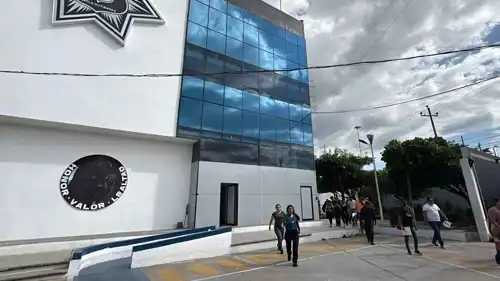 خلال إجلاء سكان بعد الإعلان عن الزلزال