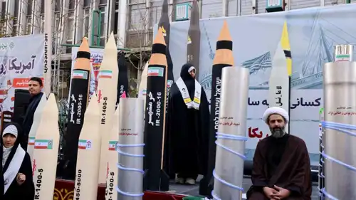 مجسمات لصواريخ إيرانية