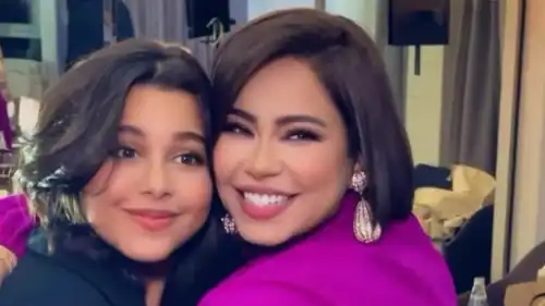 شيرين عبد الوهاب برفقة ابنتها هنا