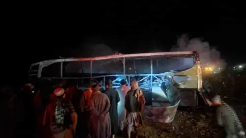 حادث الحافلة التي تقل مرحلين إيرانيين