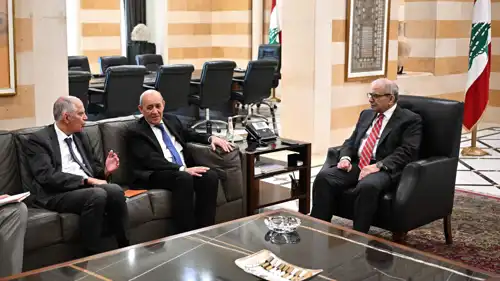 رئيس الوزراء اللبناني نواف سلام يلتقي المبعوث الفرنسي جان إيف لودريان
