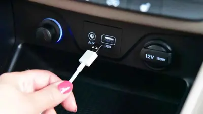 استخدام منفذ USB داخل المركبة