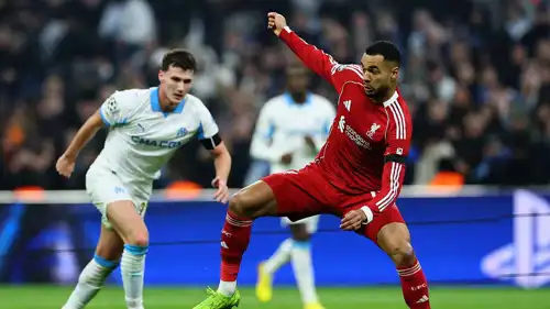 بنيامين بافارد خلال مباراة ليفربول ومارسيليا بدوري أبطال أوروبا