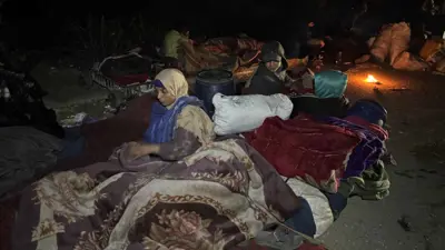 غزيون يفترشون الأرض