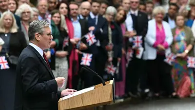  كير ستارمر بعد فوزه في الانتخابات العامة، خارج 10 داونينج ستريت