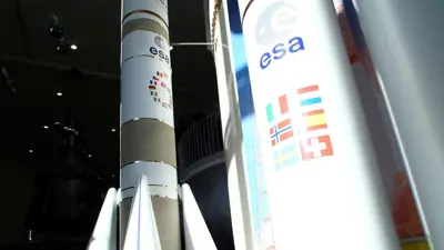 نموذج لصاروخ فضائي أوروبي فب مركز الفضاء الألماني