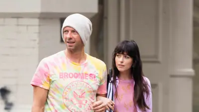 داكوتا جونسون وكريس مارتن