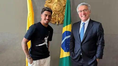 خوان بيزيرا نجم الزمالك مع السفير البرازيلي في مصر