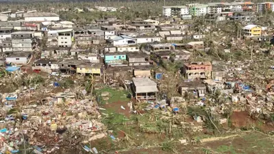 آثار مدمرة للإعصار في إقليم مايوت الفرنسي