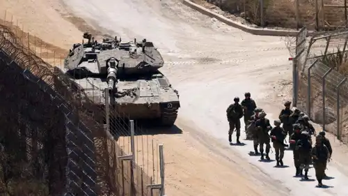 جنود إسرائيليون على الحدود مع سوريا