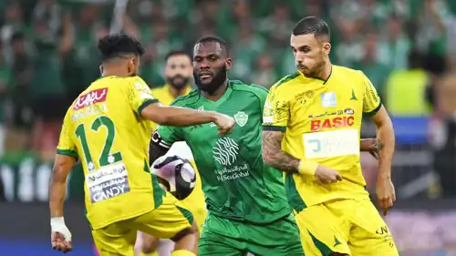 من مباراة الأهلي والخليج في دوري روشن