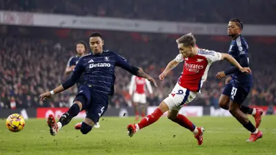 مباراة آرسنال وأستون فيلا في الدوري الإنجليزي