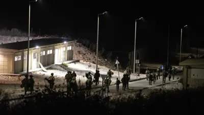 جنود إسرائيليون في موقع هجوم بنيامينا 