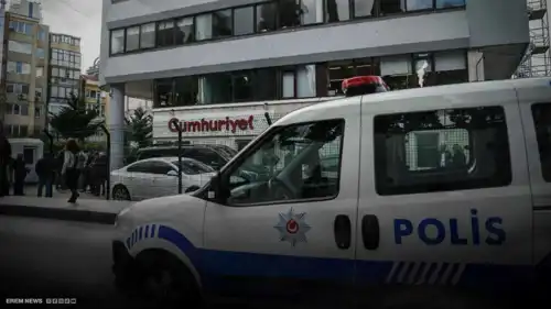 نكتة بين شرطيين تقود لاكتشاف مجرم فار محكوم بالسجن لـ "33 عاماً"