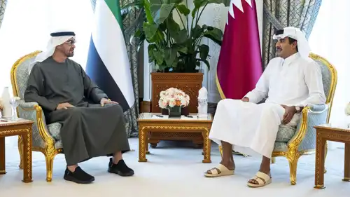 الرئيس الإماراتي وأمير قطر خلال اللقاء