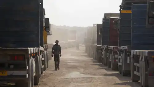 شاحنات مساعدات في قطاع غزة