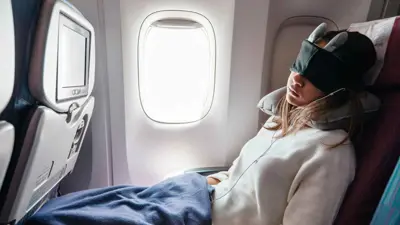 النوم في الطائرة (تعبيرية)