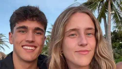 باو كوبارسي مع شقيقته