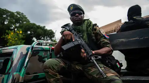 أحد أفراد القوات المسلحة الهايتية
