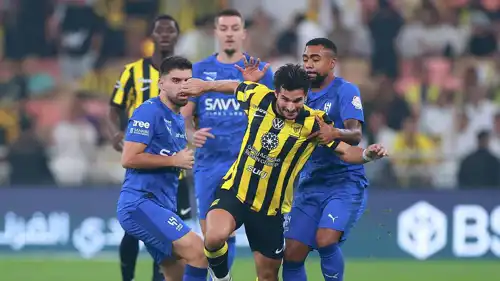 من مباراة الهلال والاتحاد في دوري روشن