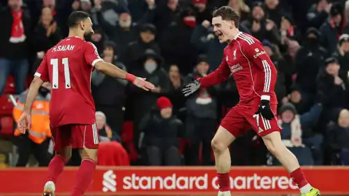 احتفال محمد صلاح وفلوريان فيرتز بهدف ليفربول