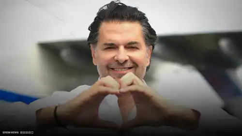 راغب علامة والمعجبات.. فوضى العواطف على خشبة المسرح