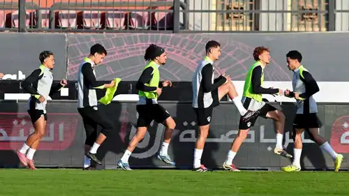 إحماء لاعبو الزمالك قبل مواجهة زد