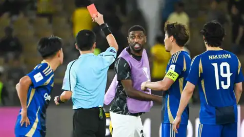 طرد أحمد شراحيلي نجم الاتحاد السعودي