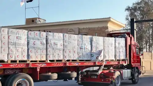 شاحنة مساعدات إماراتية تدخل إلى غزة من معبر رفح