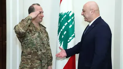 عون مع قائد الجيش هيكل