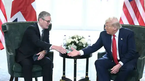 ترامب وستارمر في لقاء سابق